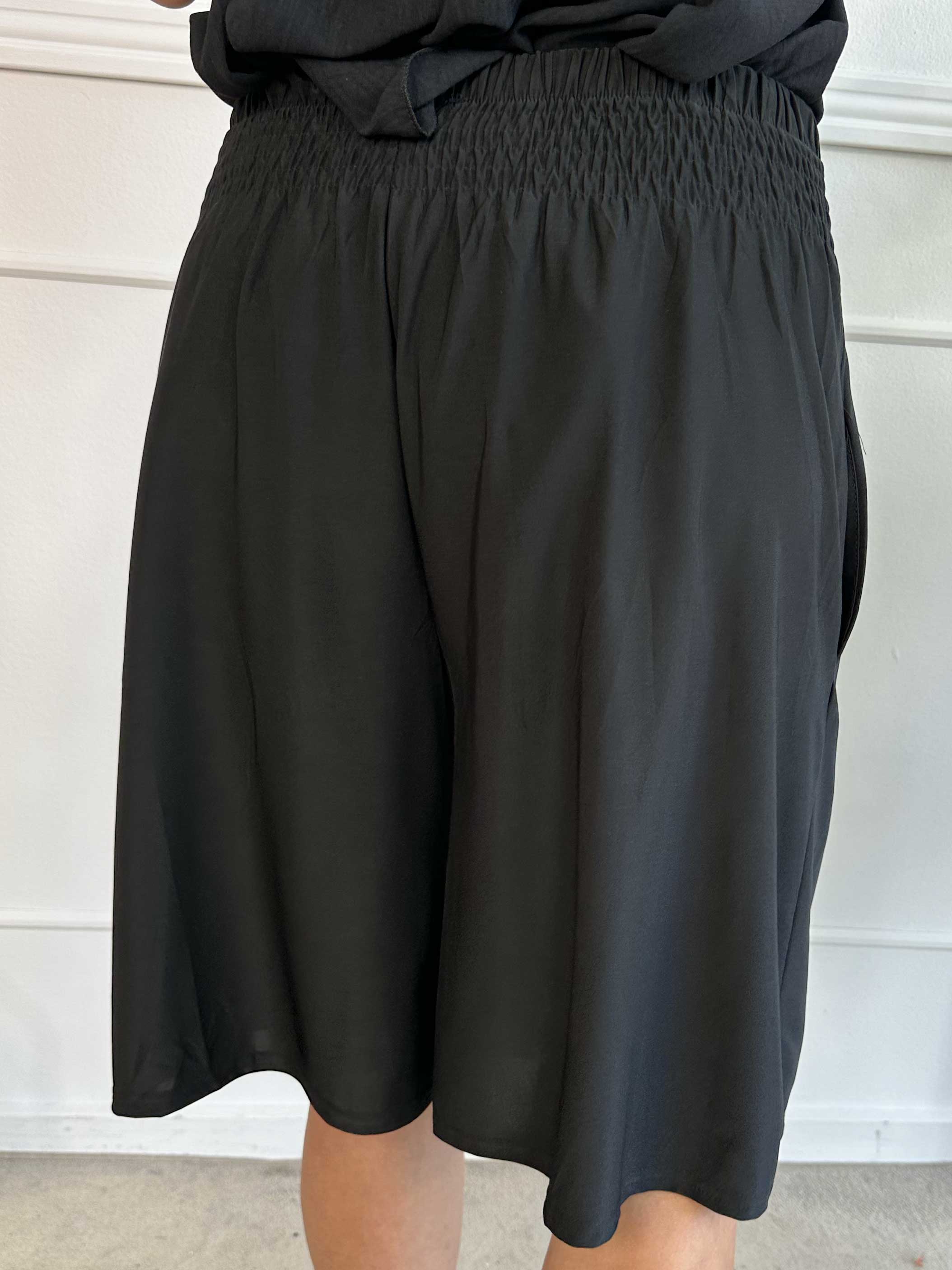 Pams Plain Short Knickers - Shorts i elastisk stof med elastikkant